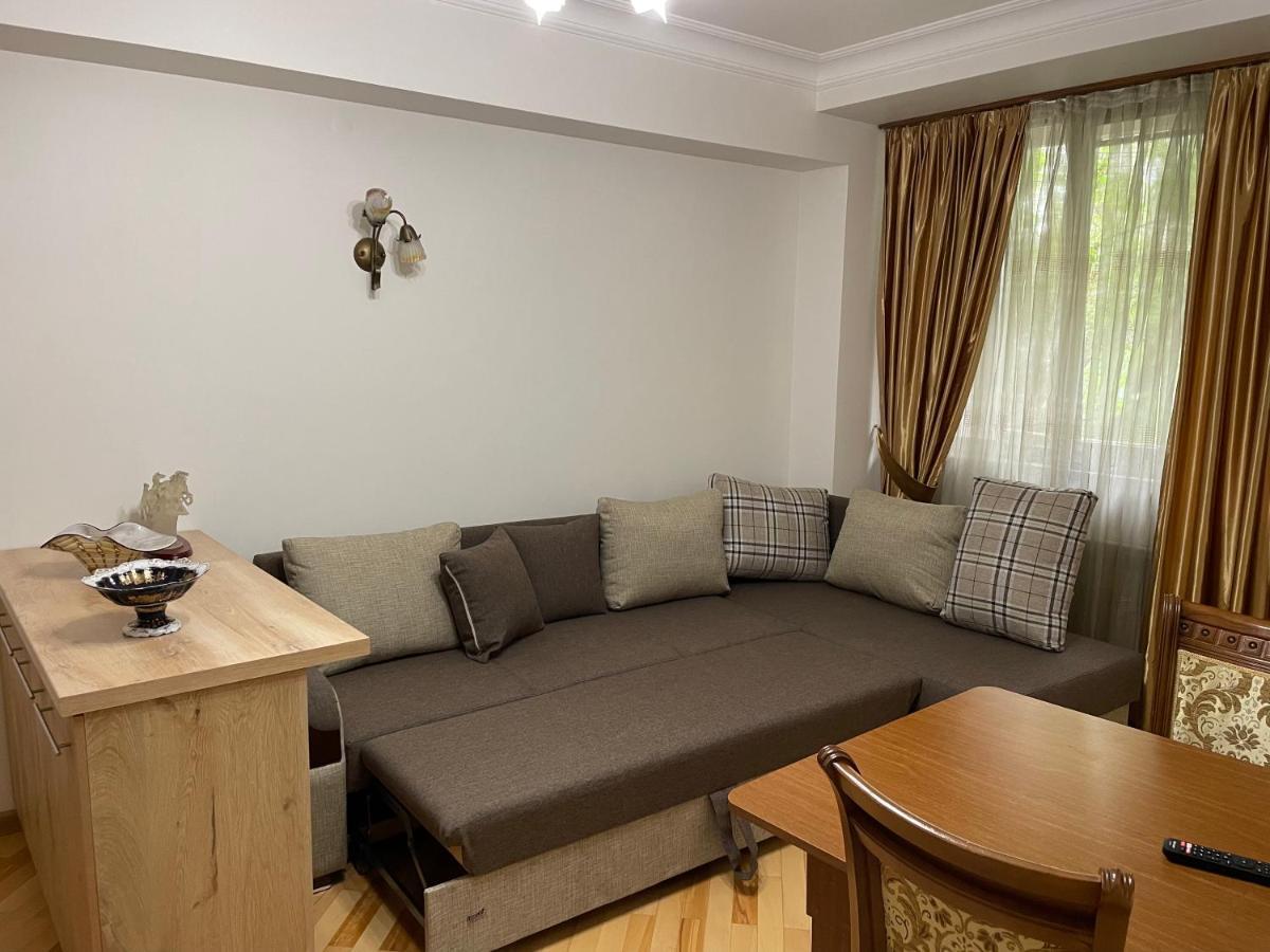 Apartment In City Center 예레반 외부 사진