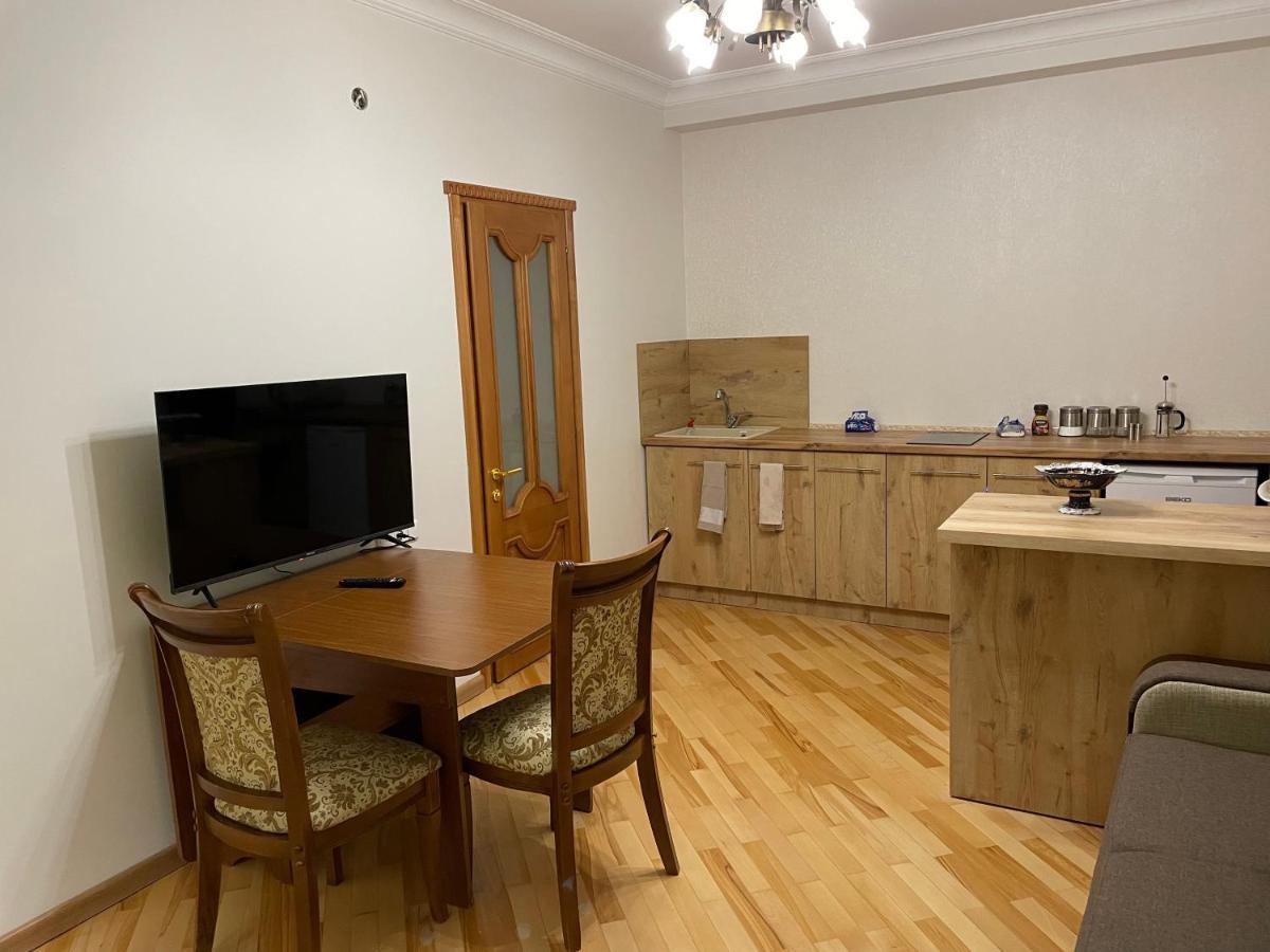 Apartment In City Center 예레반 외부 사진